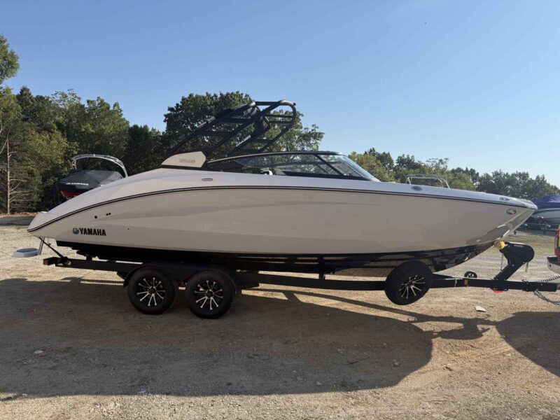 2026 Yamaha Boat 252S Jet Boat (YB081F526)