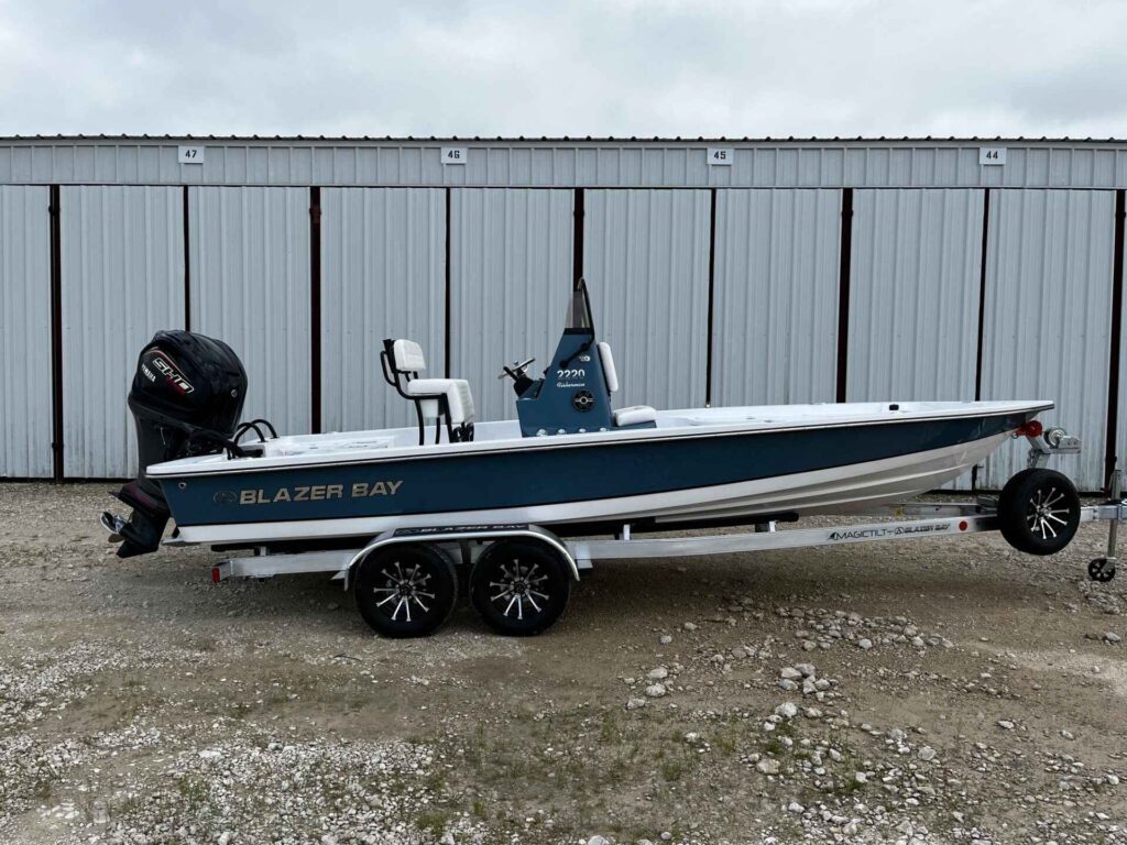 2026 Blazer 2220 FISHERMAN Center Console (B049E526)
