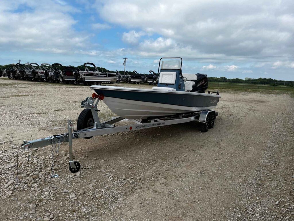 2026 Blazer 2220 FISHERMAN at Blackbeard Marine Kingston, photo 4 of 10