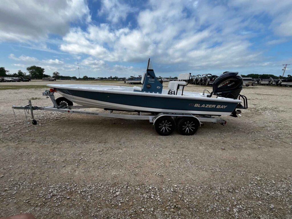 2026 Blazer 2220 FISHERMAN at Blackbeard Marine Kingston, photo 5 of 10