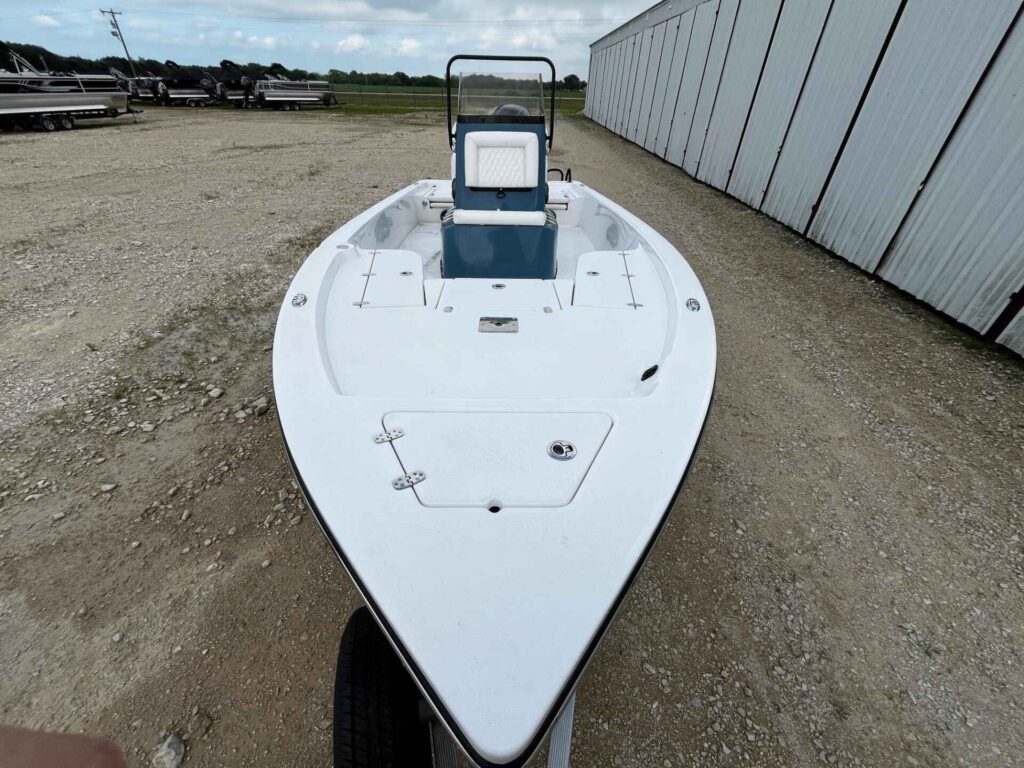 2026 Blazer 2220 FISHERMAN at Blackbeard Marine Kingston, photo 8 of 10