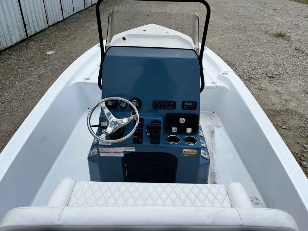 2026 Blazer 2220 FISHERMAN at Blackbeard Marine Kingston, photo 9 of 10
