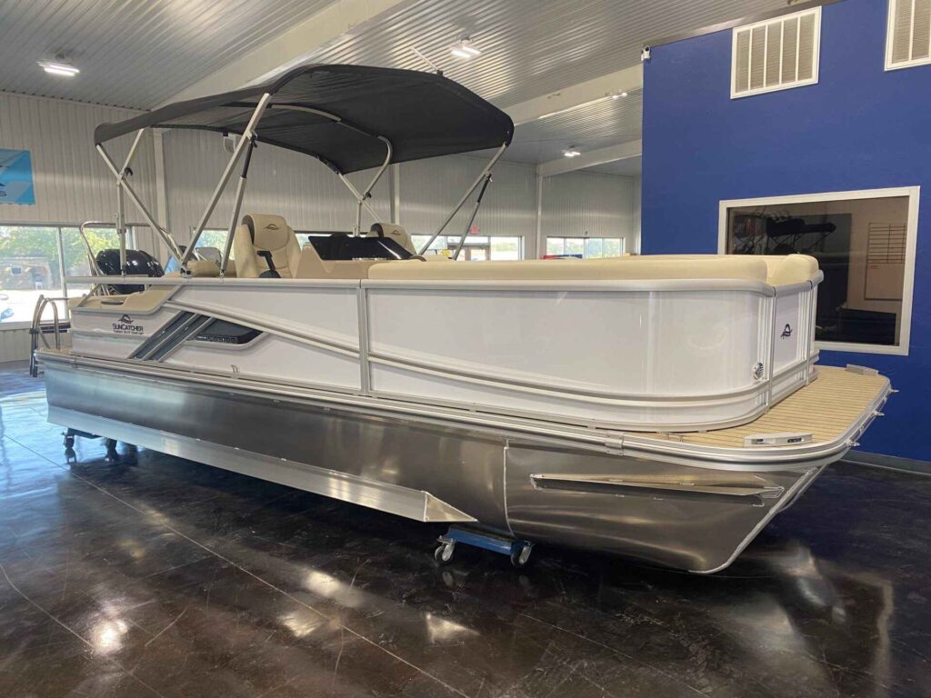 2026 SunCatcher FUSION 322SS at Blackbeard Marine Kingston, photo 2 of 12