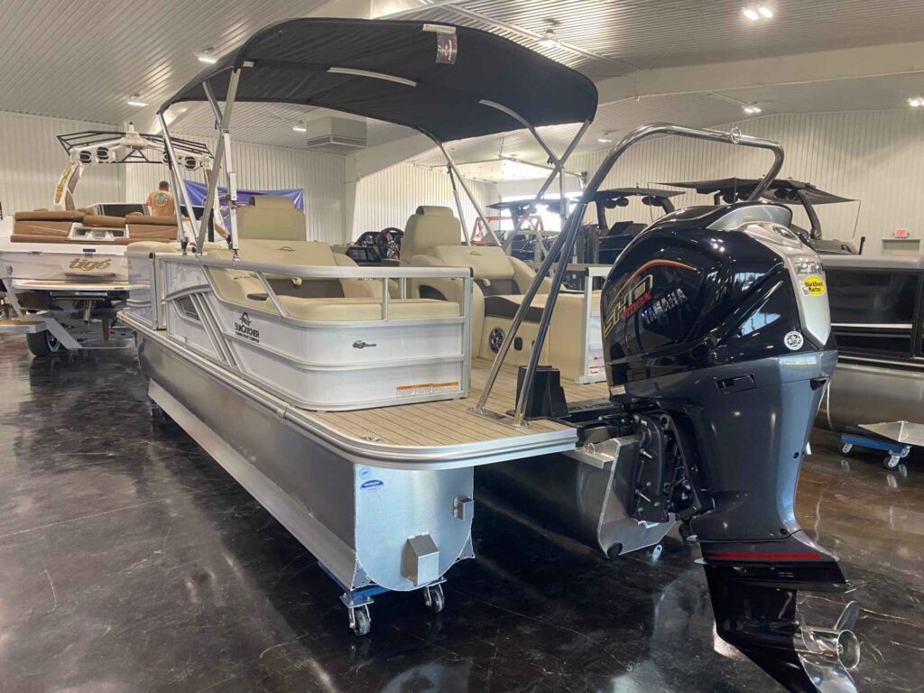 2026 SunCatcher FUSION 322SS at Blackbeard Marine Kingston, photo 4 of 12