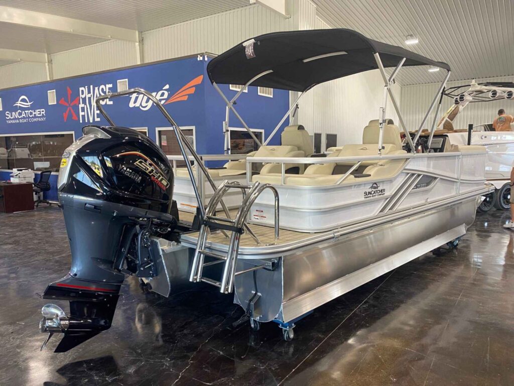 2026 SunCatcher FUSION 322SS at Blackbeard Marine Kingston, photo 7 of 12