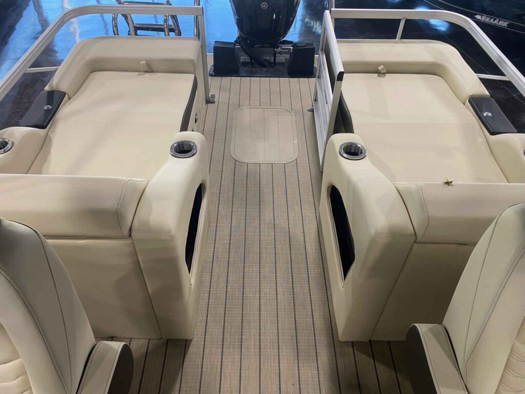 2026 SunCatcher FUSION 322SS at Blackbeard Marine Kingston, photo 12 of 12