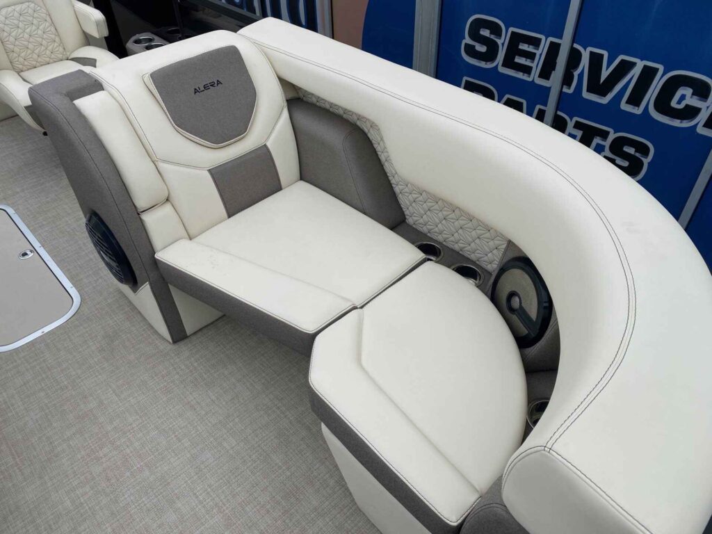 2026 Alera M 23Q at Blackbeard Marine Kingston, photo 8 of 14