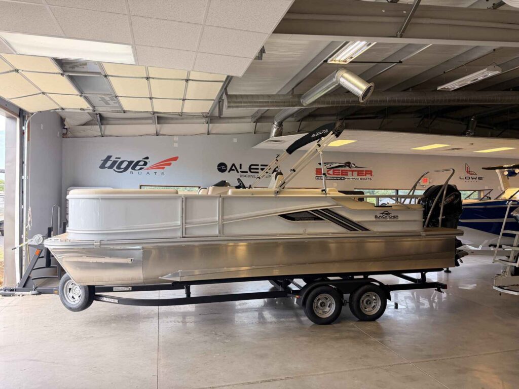 2026 SunCatcher FUSION 324SS Pontoon Boat (SC462H526)