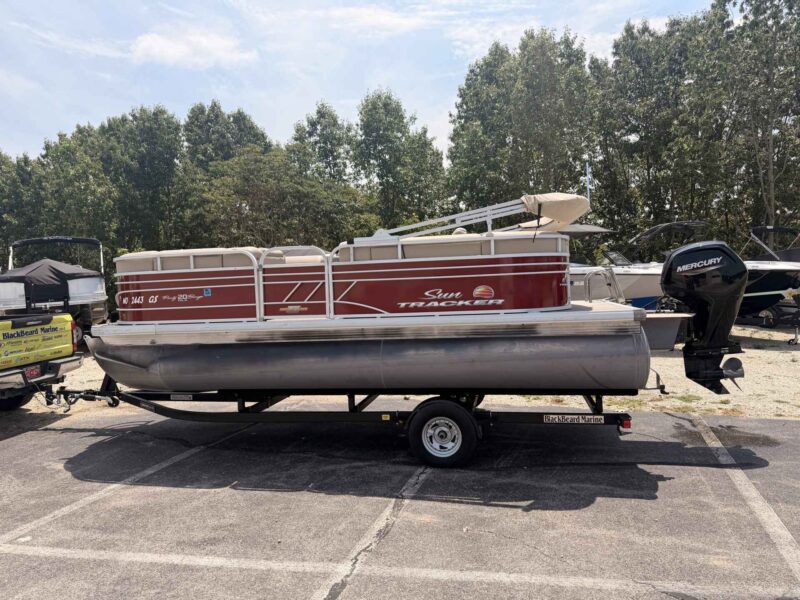 2023 Suntracker 20 DLX PARTY BARGE Pontoon Boat (U72J223)
