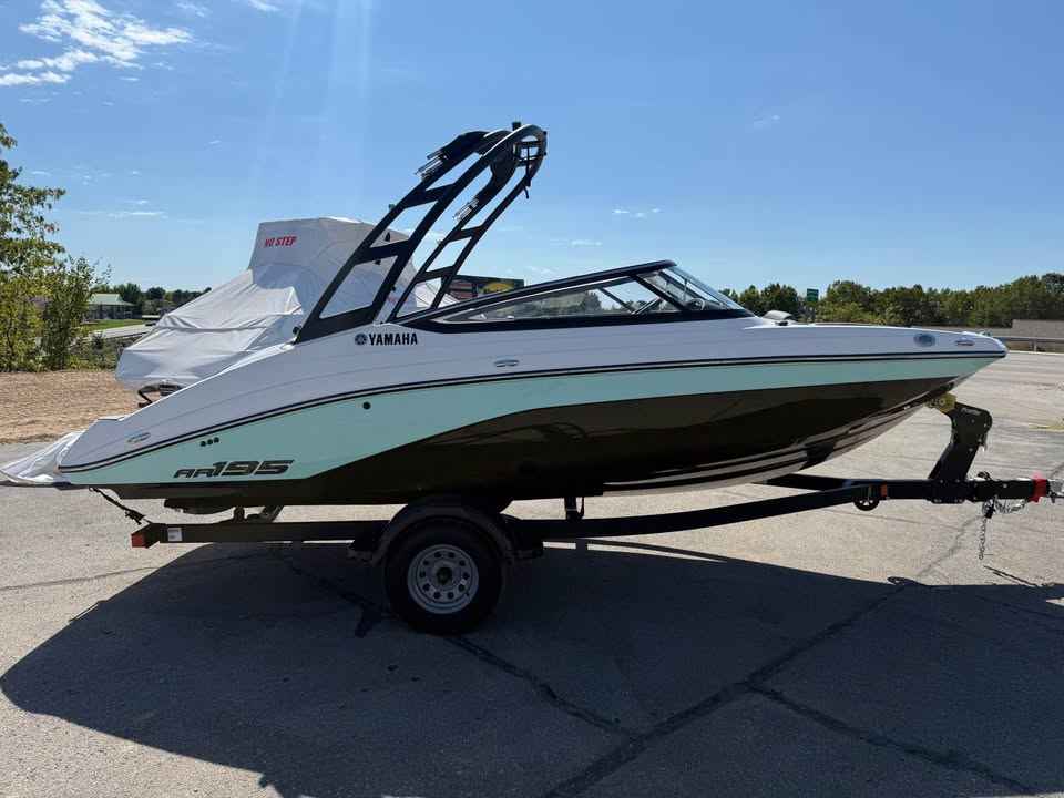 2026 Yamaha Boat AR195 Jet Boat (YB295E626)