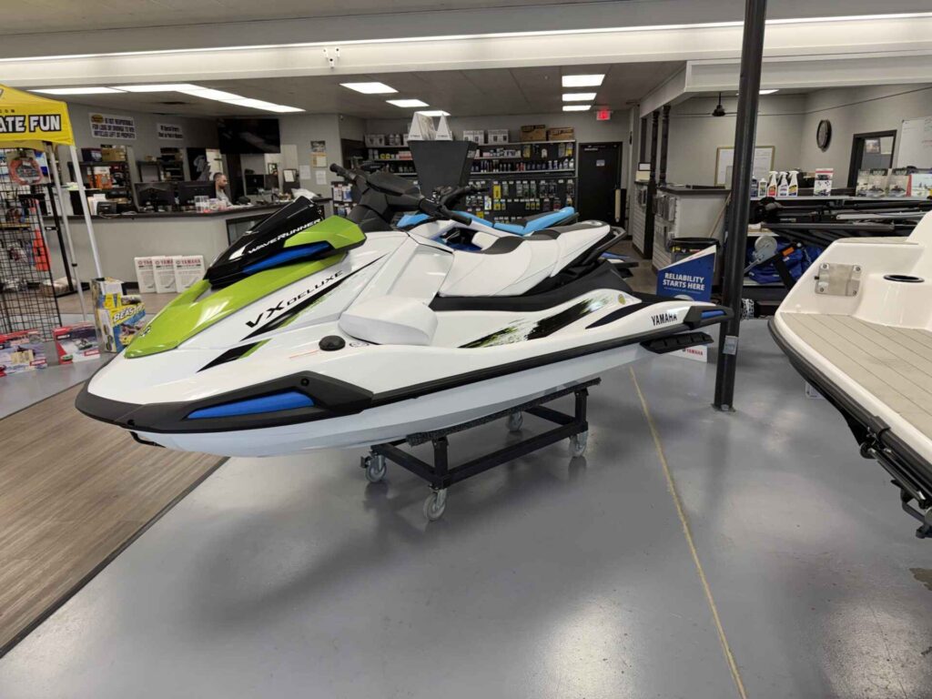 2026 Yamaha Waverunner VX DELUXE W/AUDIO Boat (YW588E626)