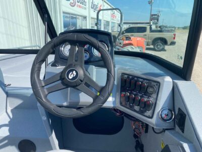 2027 G3 SPORTSMAN 2400 Fishing Boat