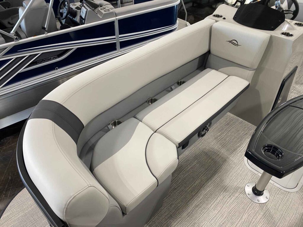 2027 SunCatcher SELECT 322SS at Blackbeard Marine Kingston, photo 8 of 12