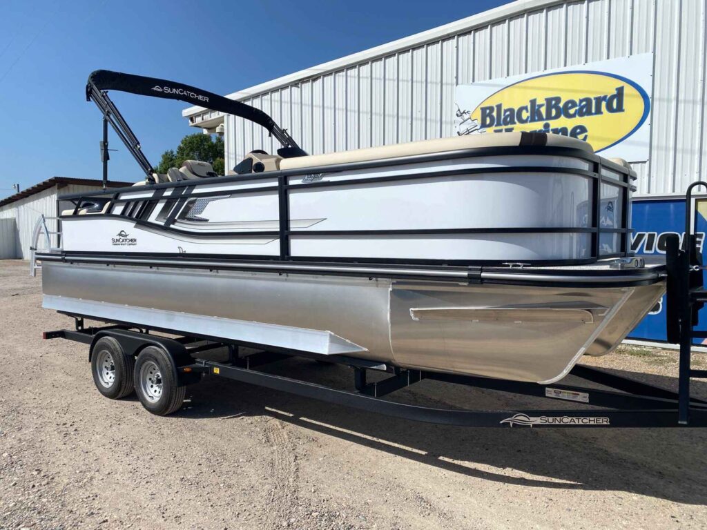 2027 SunCatcher SELECT 322SS at Blackbeard Marine Kingston, photo 2 of 13