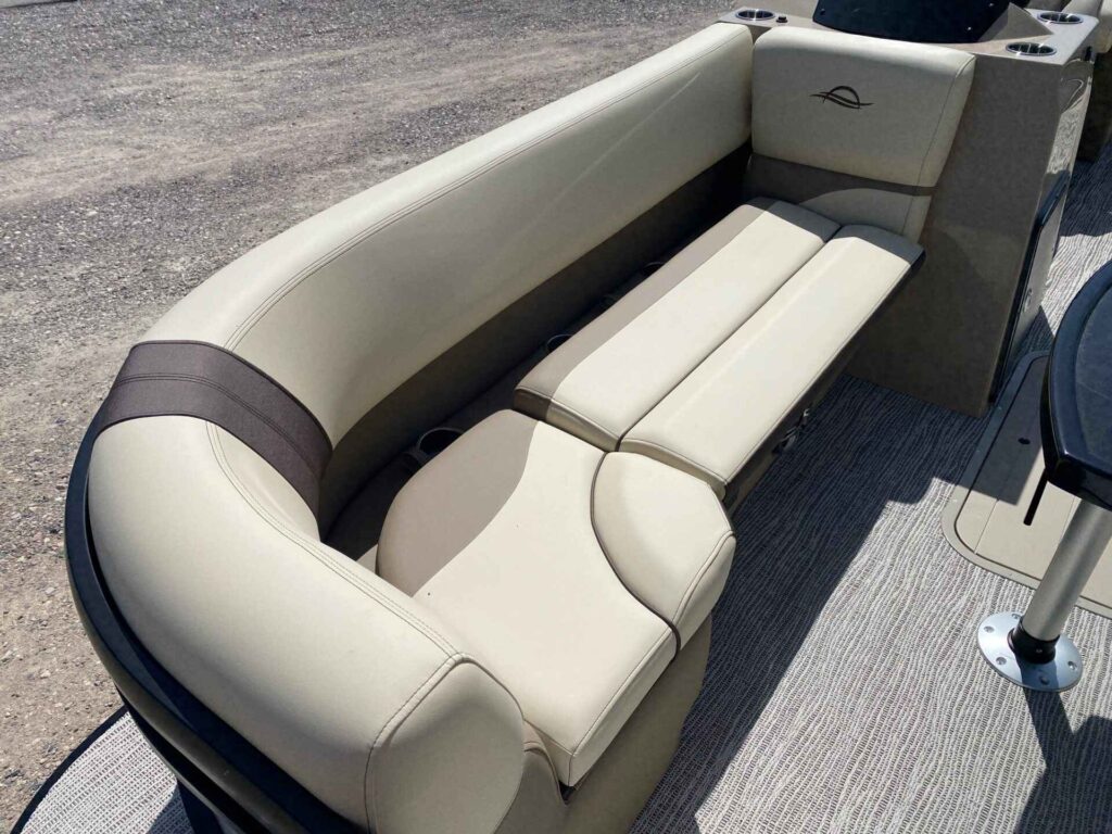 2027 SunCatcher SELECT 322SS at Blackbeard Marine Kingston, photo 9 of 13