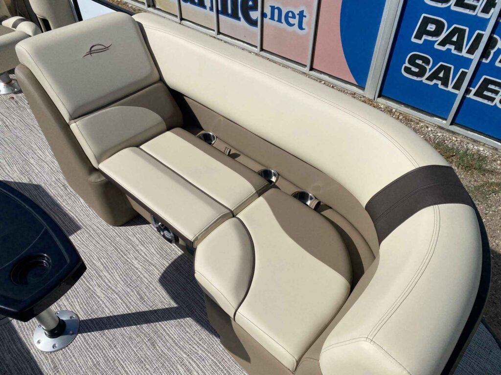 2027 SunCatcher SELECT 322SS at Blackbeard Marine Kingston, photo 8 of 13