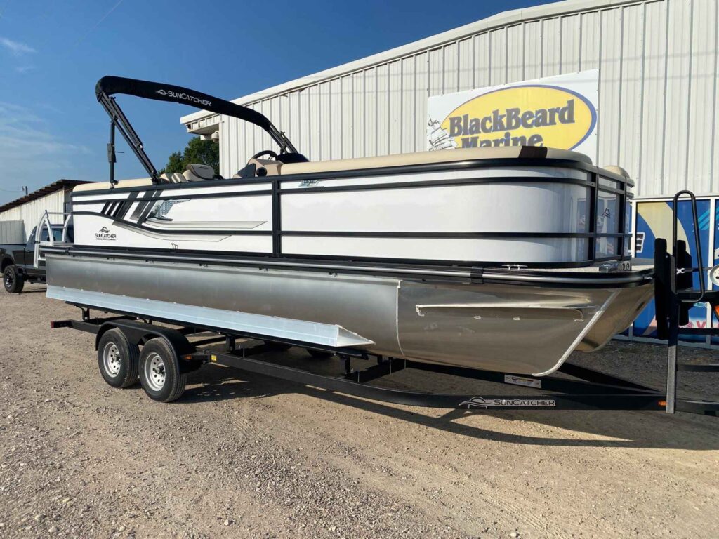 2027 SunCatcher SELECT 324RC at Blackbeard Marine Kingston, photo 2 of 14