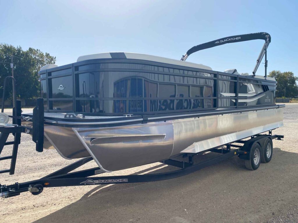 2027 SunCatcher SELECT 324RC at Blackbeard Marine Kingston, photo 3 of 14