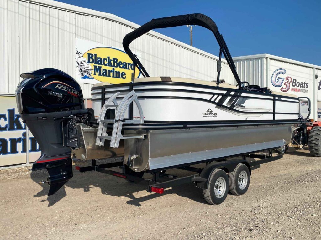 2027 SunCatcher SELECT 324RC at Blackbeard Marine Kingston, photo 6 of 14