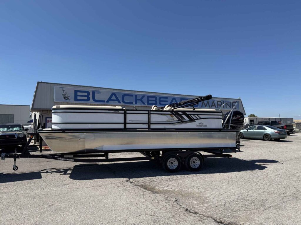 2027 SunCatcher SELECT 324RC Pontoon Boat (SC072H627)