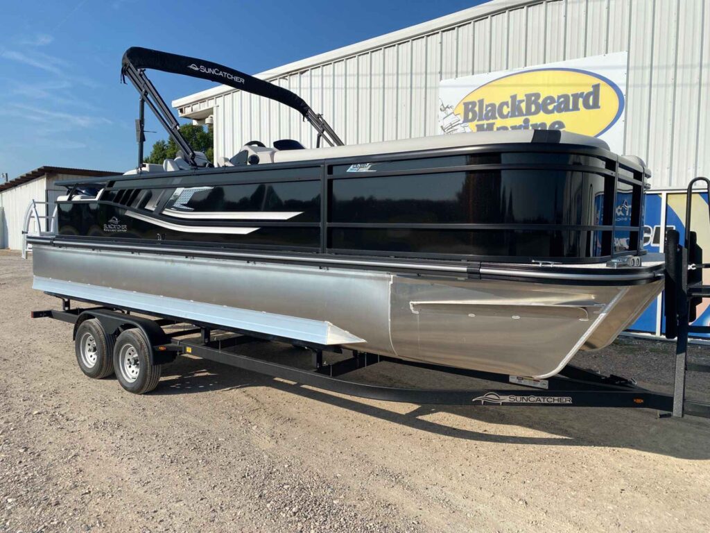 2027 SunCatcher SELECT 324SS at Blackbeard Marine Kingston, photo 2 of 13