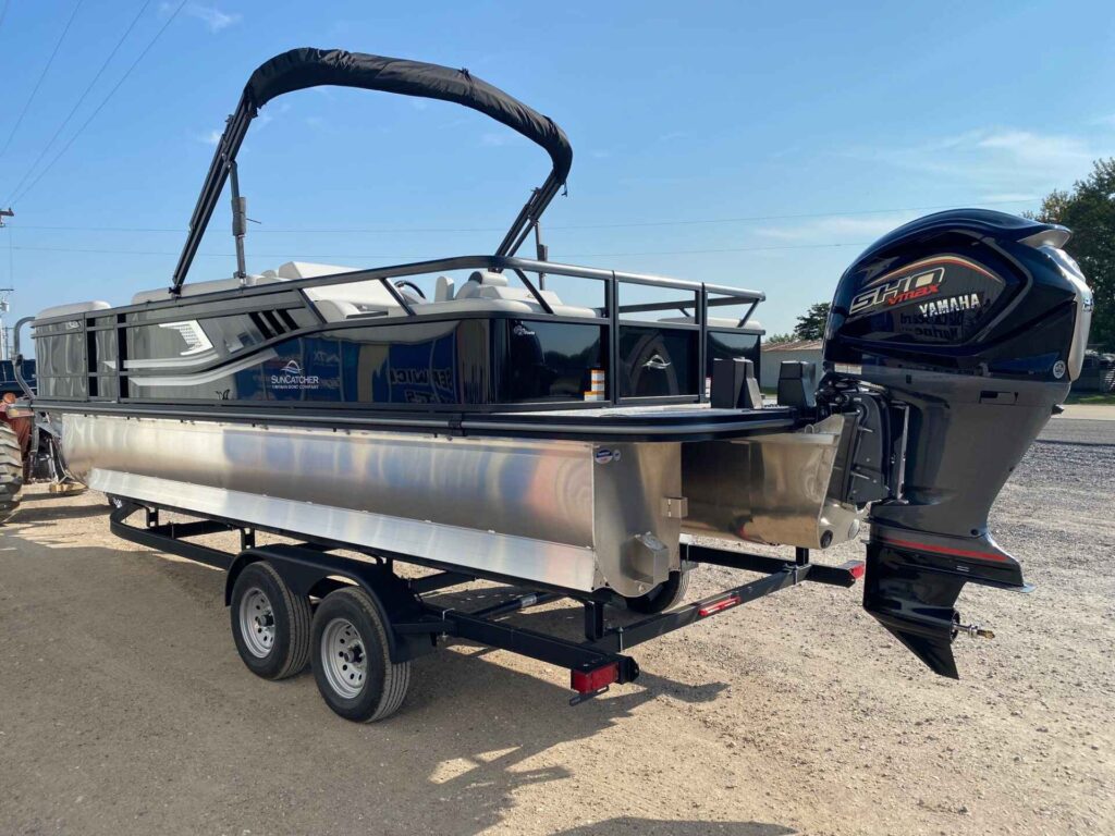 2027 SunCatcher SELECT 324SS at Blackbeard Marine Kingston, photo 4 of 13