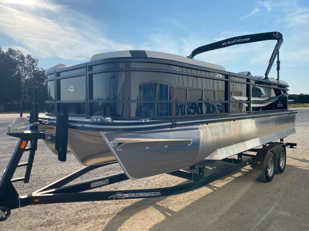 2027 SunCatcher Select 322RC at Blackbeard Marine Kingston, photo 3 of 14