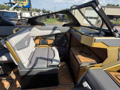 2027 Tige ULTRE 25ZX Wake/Surf Boat (T57HG627)