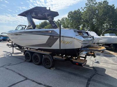 2027 Tige ULTRE 25ZX Wake/Surf Boat (T57HG627)