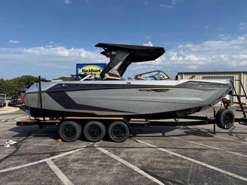 2027 Tige ULTRE 25ZX Wake/Surf Boat (T57HG627)