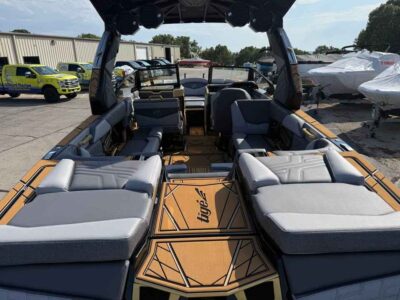 2027 Tige ULTRE 25ZX Wake/Surf Boat (T57HG627)