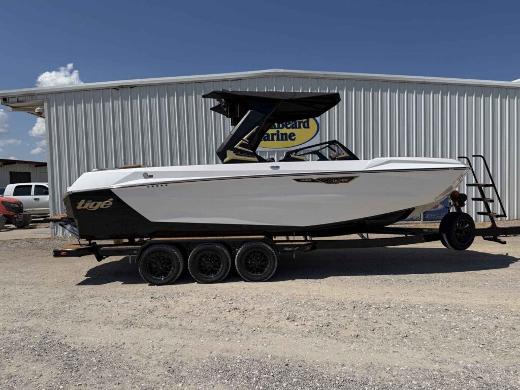 2027 Tige ULTRE 25ZX Wake/Surf Boat (T61HH627)