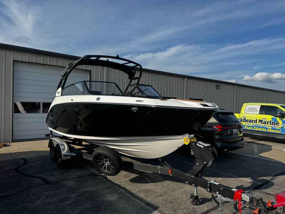 2027 Yamaha Boat 222SD Jet Boat (YB350G627)