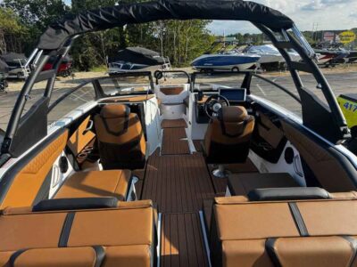 2027 Yamaha Boat 222SD Jet Boat (YB421G627)