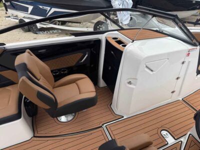 2027 Yamaha Boat 252SD Jet Boat (YB261H627)