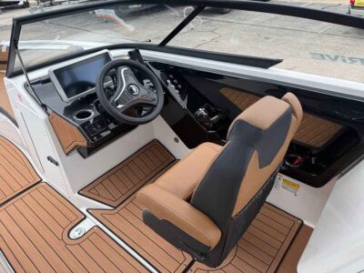 2027 Yamaha Boat 252SD Jet Boat (YB261H627)