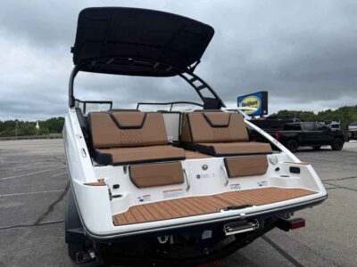2027 Yamaha Boat 252SD Jet Boat (YB261H627)