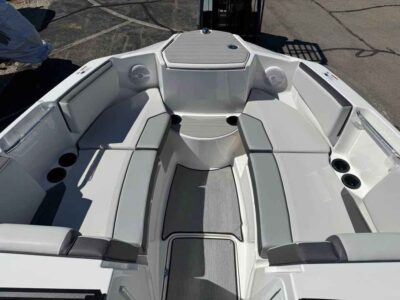 2027 Yamaha Boat AR220 Jet Boat (YB055G627)