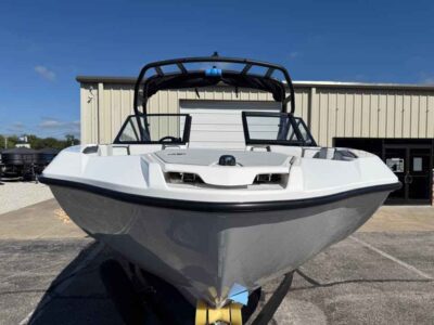2027 Yamaha Boat AR220 Jet Boat (YB271H627)