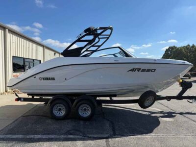2027 Yamaha Boat AR220 Jet Boat (YB271H627)
