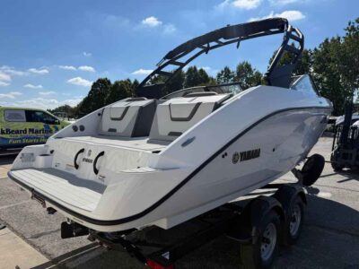 2027 Yamaha Boat AR220 Jet Boat (YB271H627)