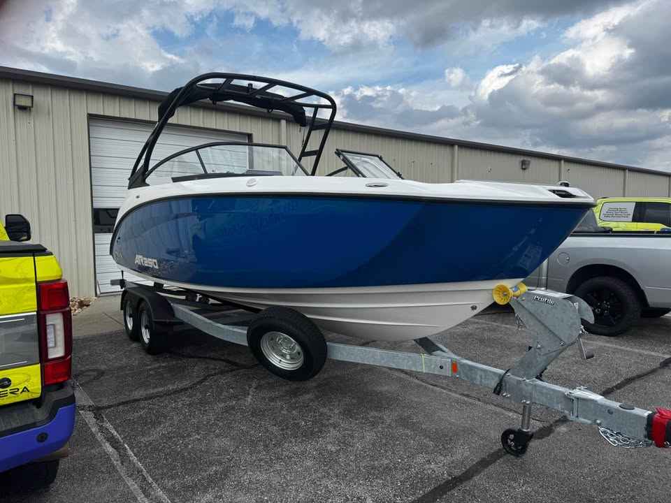 2027 Yamaha Boat AR250 Jet Boat (YB355H627)