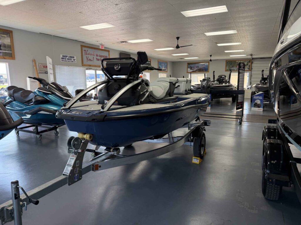 2027 Yamaha Waverunner CROSSWAVE at Blackbeard Marine Tulsa, photo 2 of 4