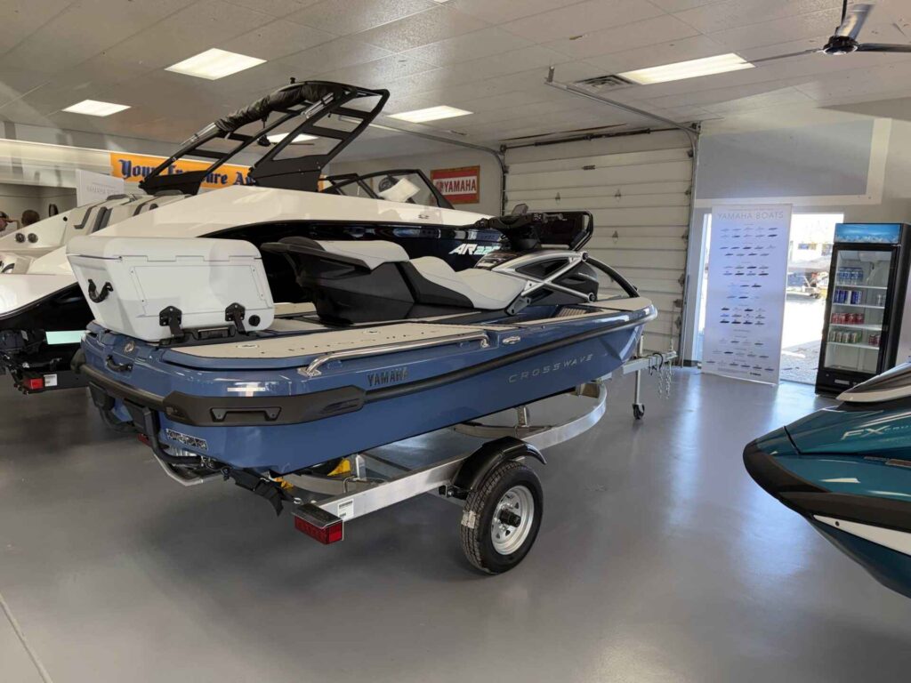 2027 Yamaha Waverunner CROSSWAVE at Blackbeard Marine Tulsa, photo 3 of 4