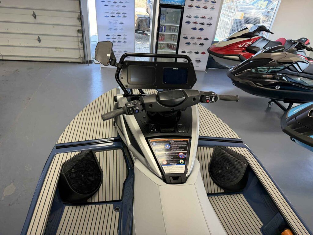 2027 Yamaha Waverunner CROSSWAVE at Blackbeard Marine Tulsa, photo 4 of 4