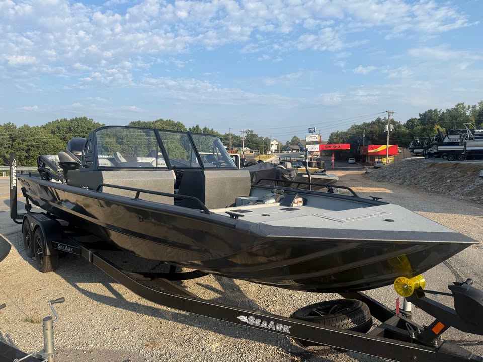 2027 SeaArk PROCAT 240 Fishing Boat