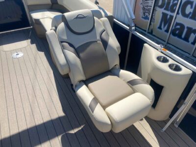 2027 SunCatcher SELECT 322RC Pontoon Boat