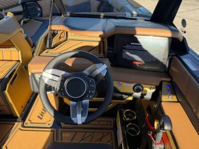 2027 Tige ULTRE 25ZX Wake/Surf Boat