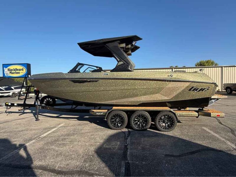 2027 Tige ULTRE 25ZX Wake/Surf Boat