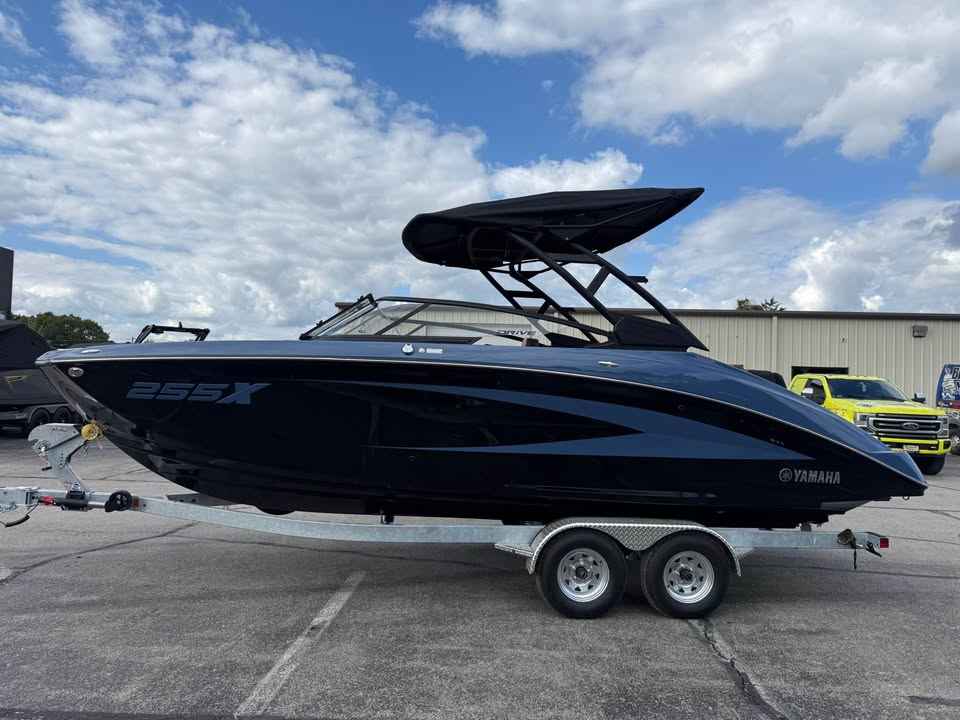 2027 Yamaha Boat 255XD Jet Boat